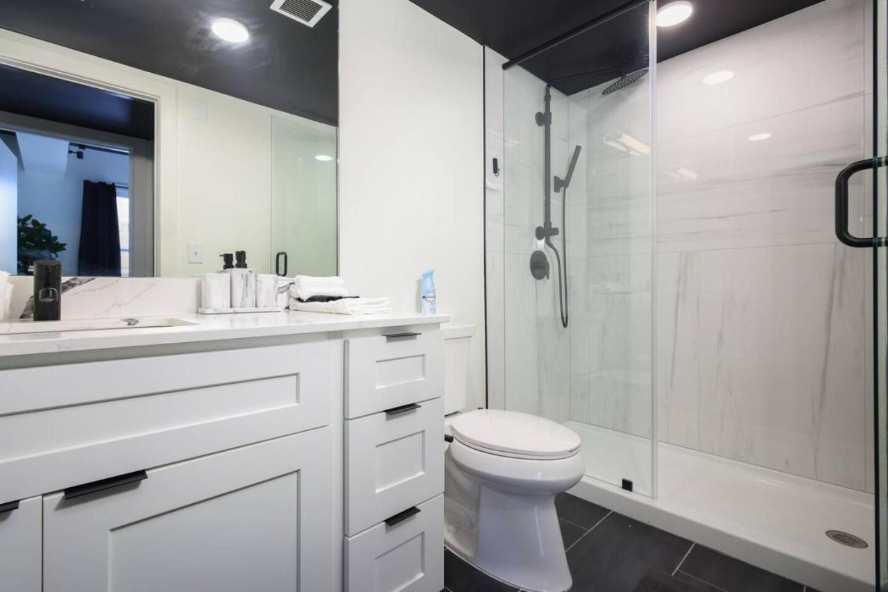 Apartment Sleek 2br On Rvrwalk Gym Parking Near Conv Ctr